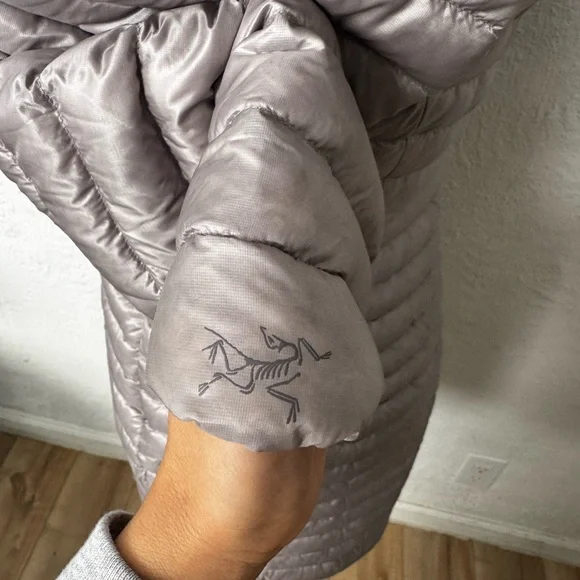 Arc'teryx Nuri long down coat - light lavender - Picture 5 of 9